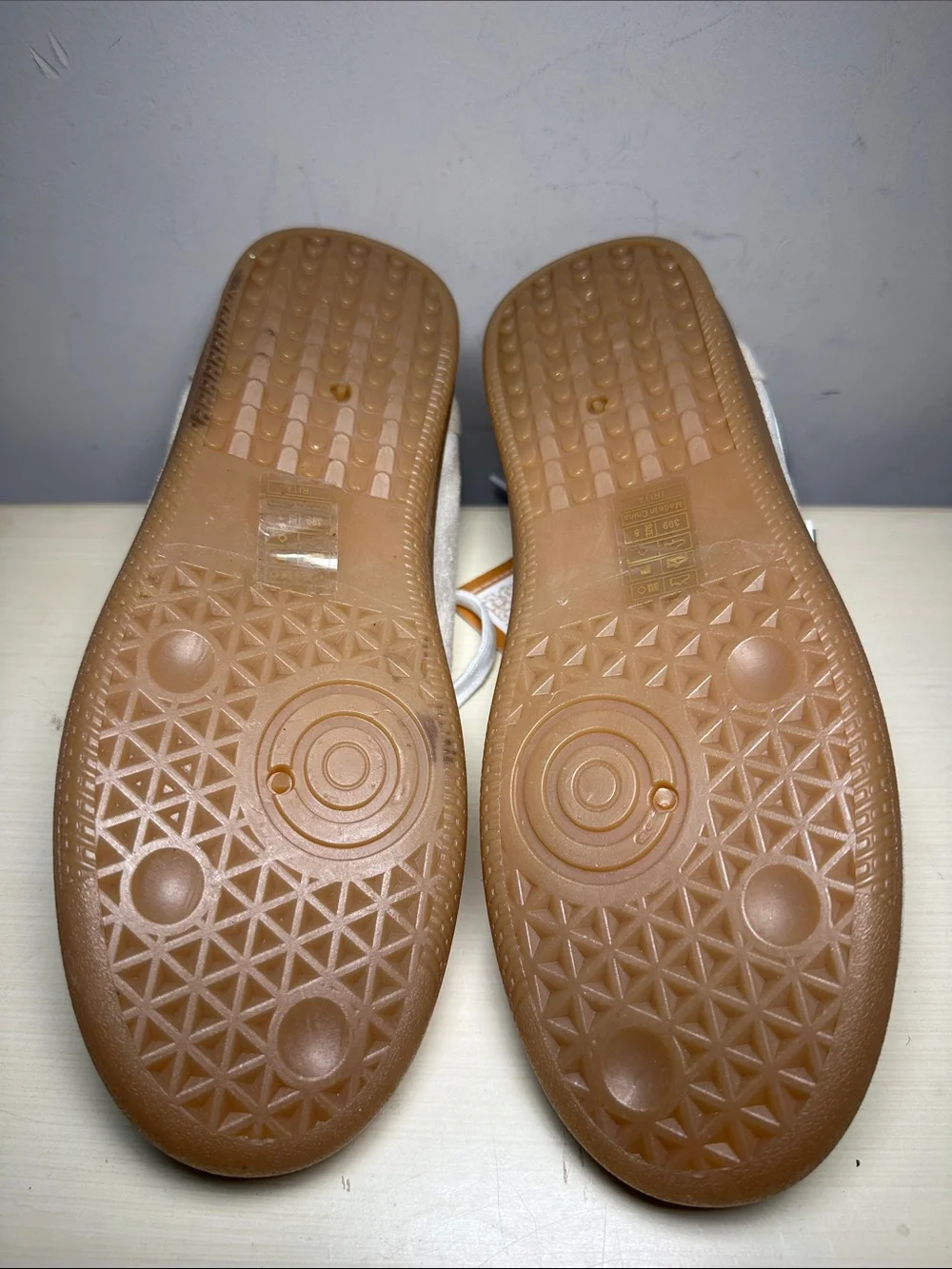 Project Cloud New cream and Black Low-Top retro style Sneakers